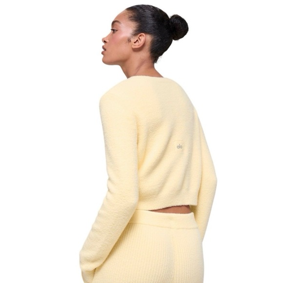 ALO Yoga Snuggle Up Sweater Cropped Cardigan - Candlelight Yellow - Picture 4 of 5